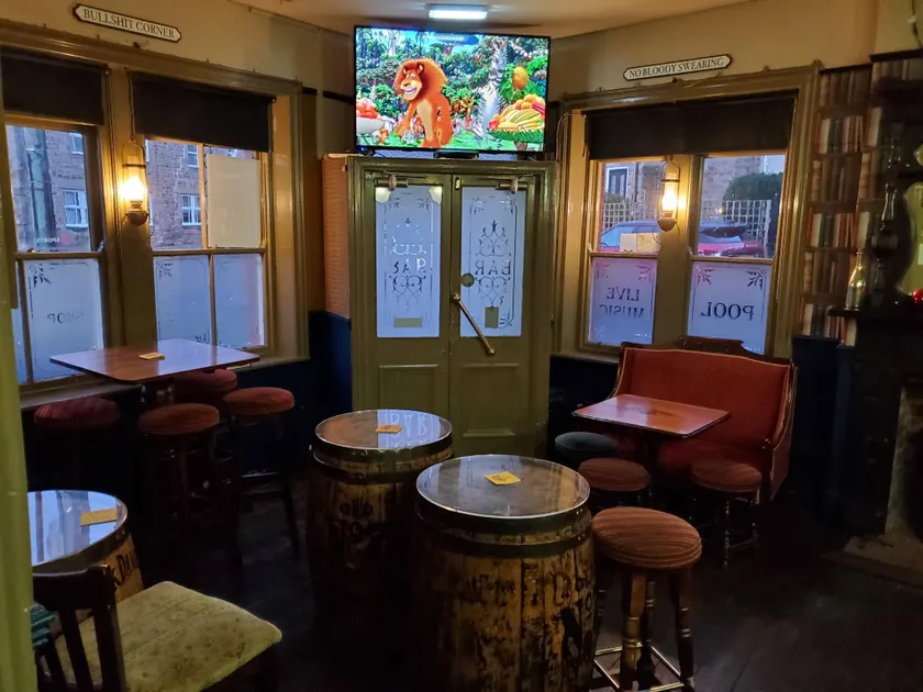 The Queens Arms Hotel Acomb - Image 1