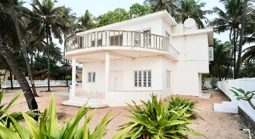 Beach at the White House - Image 1