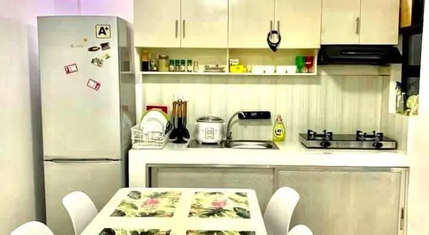 Cozy Central - Near arca south signal taguig - Image 1