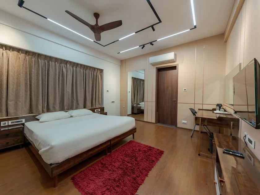 CHIRAYU EXECUTIVE SUITES - Image 1