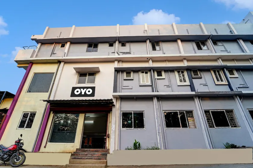Hotel O Dhanam Lodge - Image 1