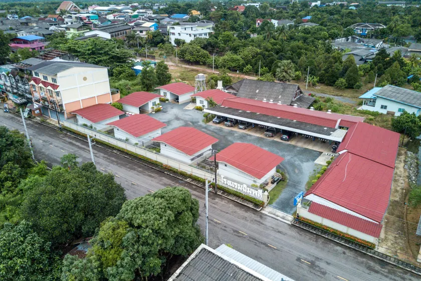 Chimphli Hotel - Image 1