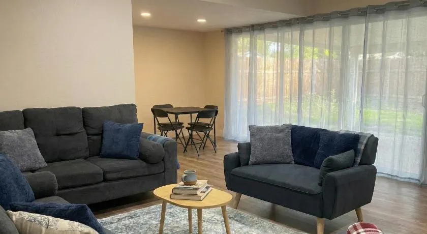 Pet & Family-Friendly 4BR Grill & Chill - Image 1