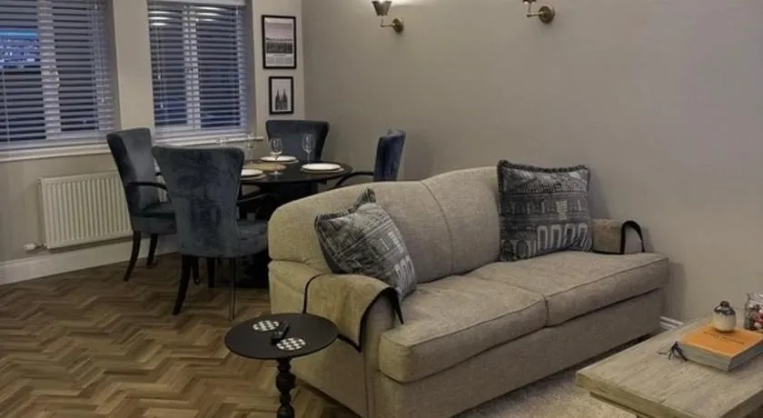 Entire Flat in Lichfield City Centre - Image 1