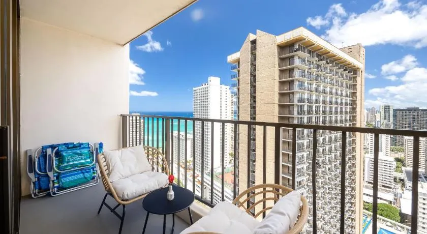 Ocean-view condo with pool & BBQ grill - Image 1