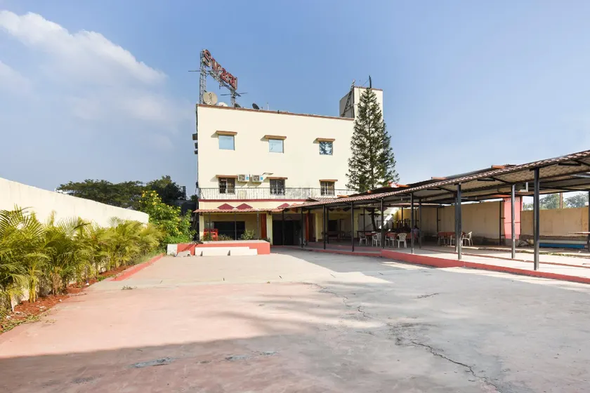 Hotel O Swaraj Resto and Lodging - Image 1