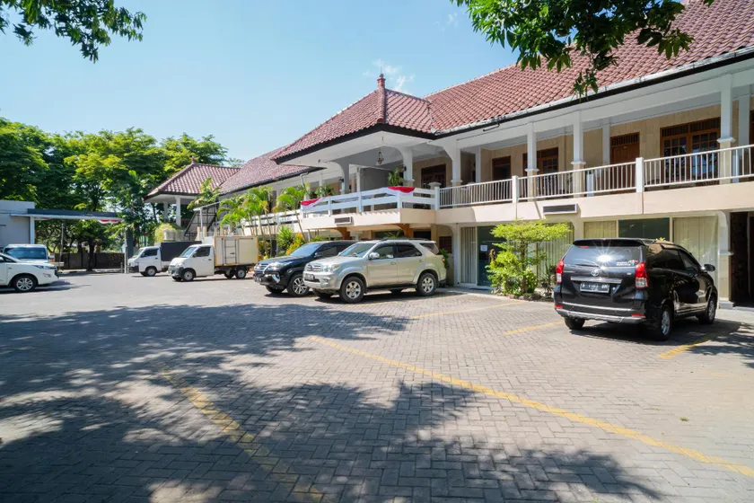 RedDoorz Plus Syariah @ Jalan Dokter Wahidin Bojonegoro - Image 1