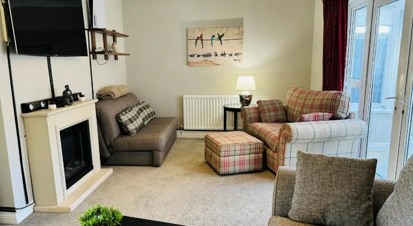 City Stay with Jacuzzi Gym Free Parking 2 Spaces - Image 1