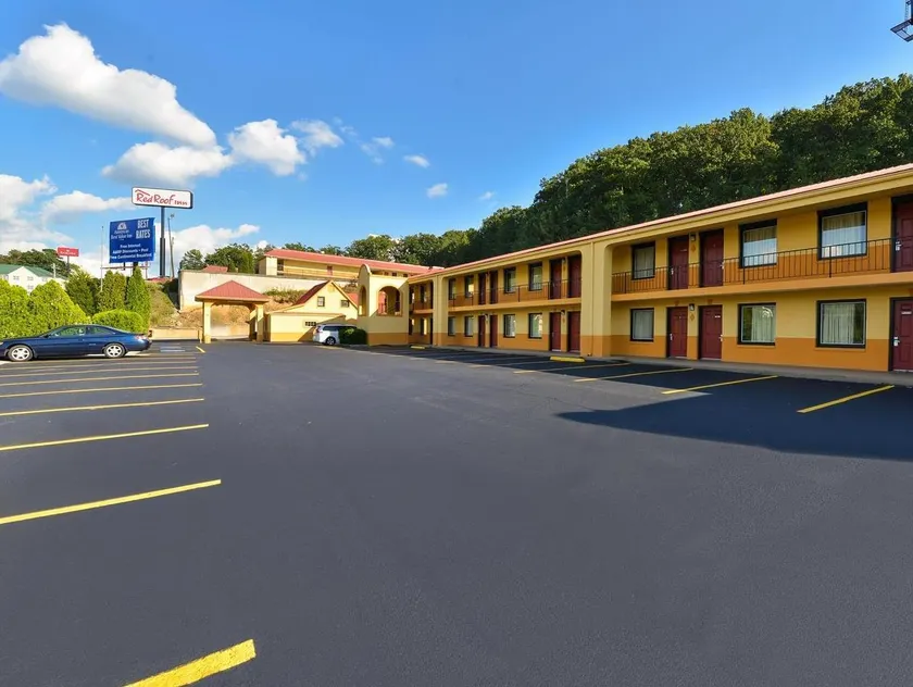 Rodeway Inn - Image 1