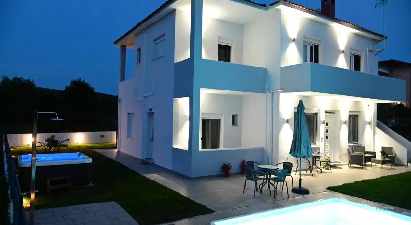 BIG BLUE HOTEL - Image 1