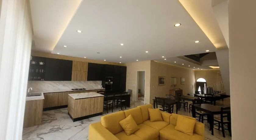 Azure W B&B - Image 1