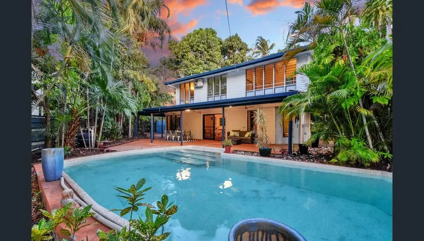 4BR Pet-friendly Pool Paradise - Image 1