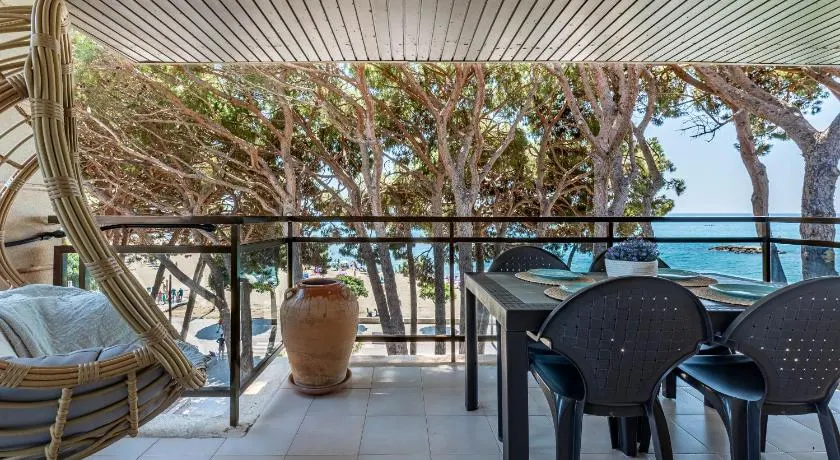 Can Costelles Cambrils - Ático en primera línea con vistas, piscina y parking - Image 1