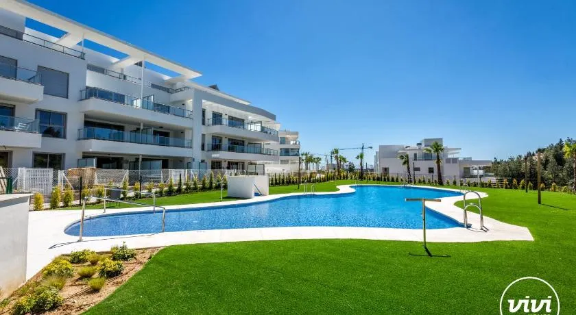 ViVi Homes - Luxor Gym, Pool, Terrace & Beach - Image 1