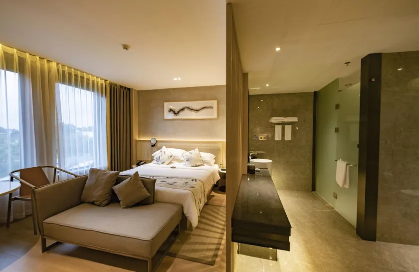 Qinlu Resort Hotel - Image 1