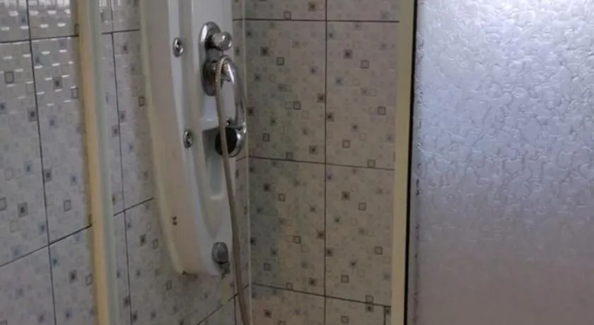 HABITACION 2 CON BAÑO PRIVADO - Image 1