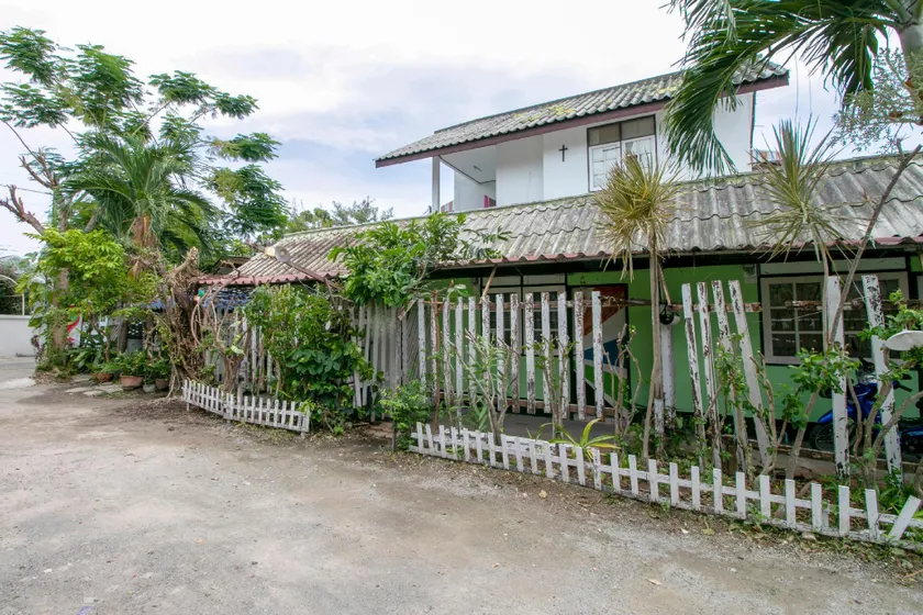 OYO 1095 Toto Beach Hua Hin - Image 1