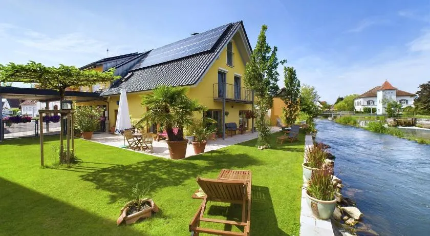 Ferienwohnung, 2 Zimmer, 4 bis 6 Personen, 67 qm, mit großem Balkon, entlang am Fluss, an der Aach, am Bodensee, nah am Naturschutzgebiet - Image 1