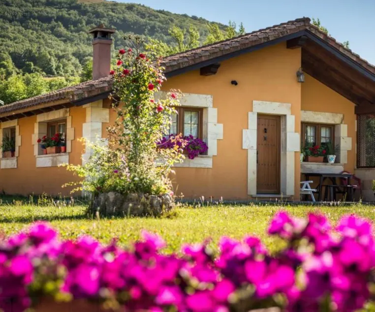 106768 - House in Fontibre - Image 1