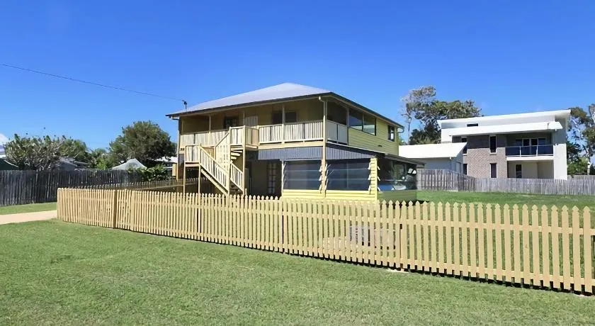 BILLY'S BEACH HOUSE, ELLIOTT HEADS - Image 1