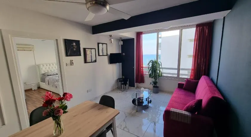 Stylish Beach Apt w/ Sea View + Pool + 200Mbit - Image 1