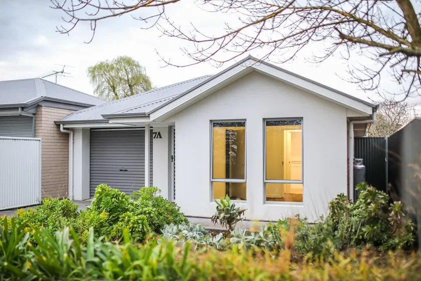 3bedroom Modern Home in Mt Barker, 8km to Hahndorf - Image 1