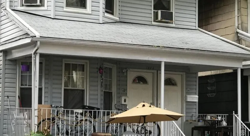 Classical American House 3 - Image 1