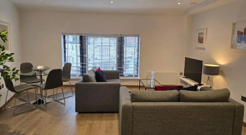 Roomspace Serviced Apartments - Harvest Lane - Image 1