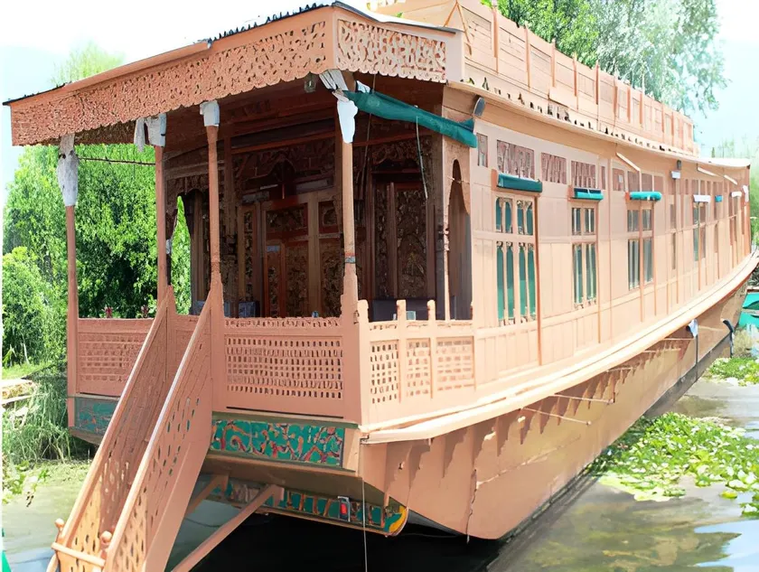 RITZ Houseboats - Image 1