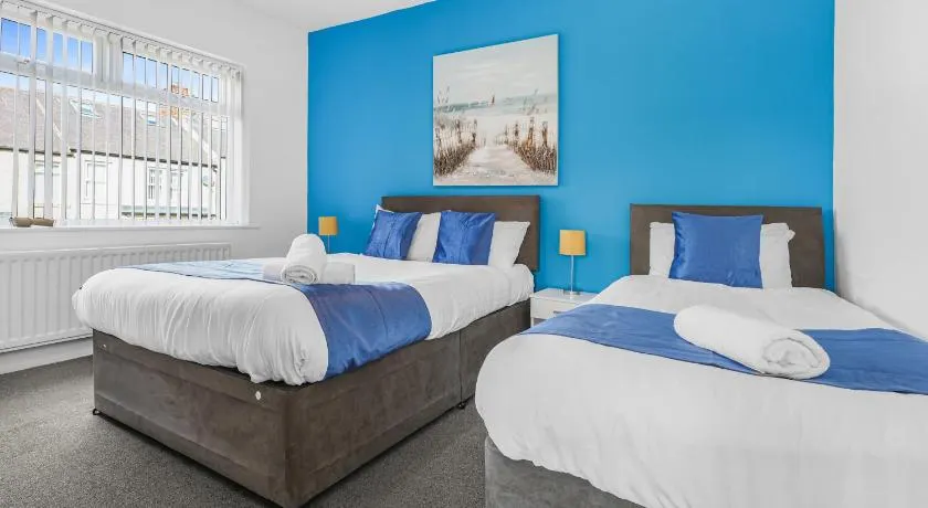 Sea breeze retreat - Image 1