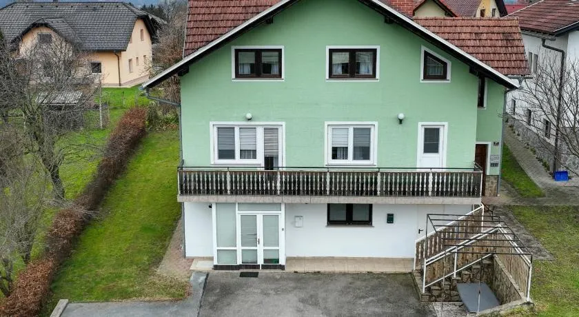 Apartments and Rooms in Kozjanski Park - Image 1