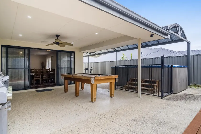 Spacious 4-Bed House with Outdoor Area - Image 1