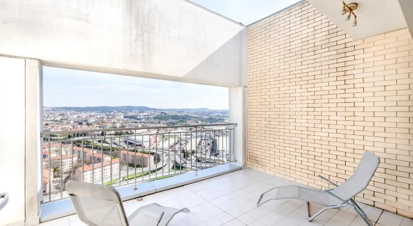VIVA Stadium Residence Studios - Image 1