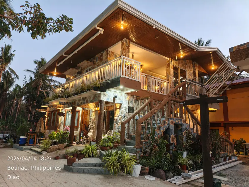 Rustic Stone House with Beach Access - Image 1
