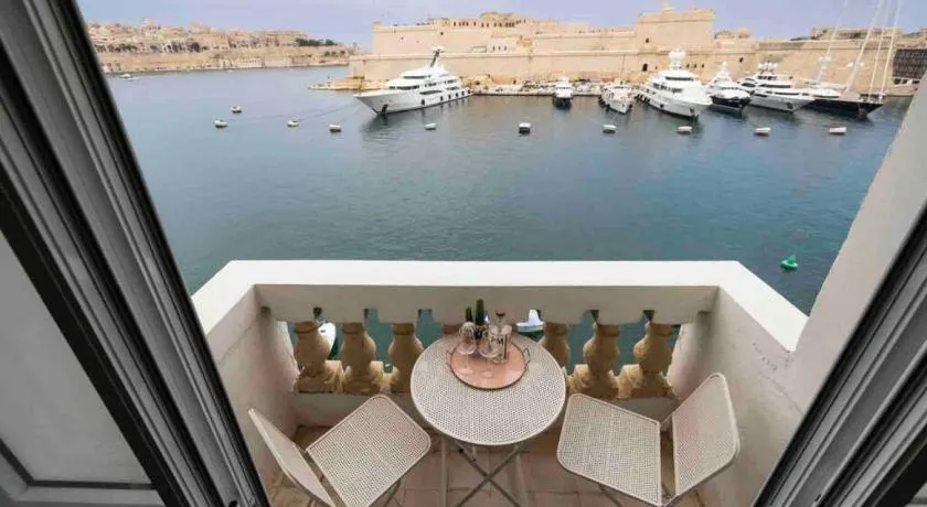 Harbour view - Image 1