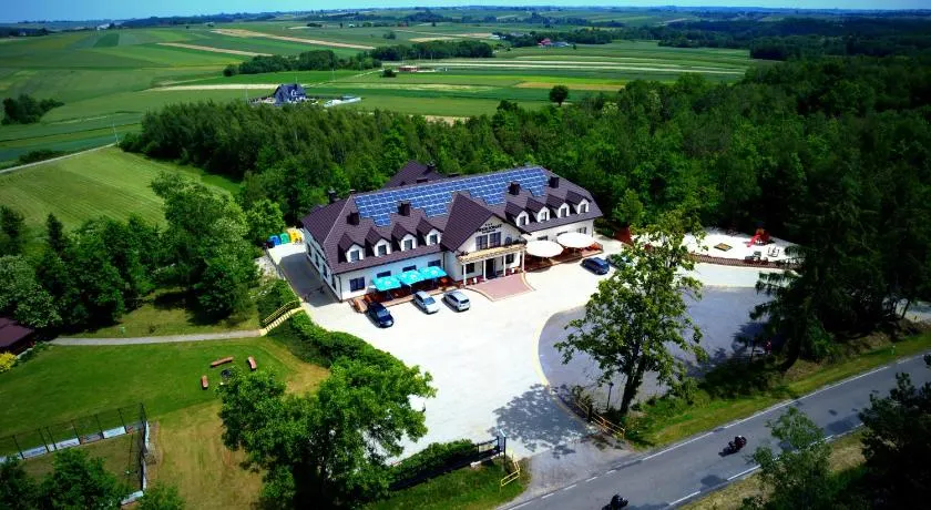 Pensjonat Cyrkon - strażnik młodszego Paleozoiku - Image 1