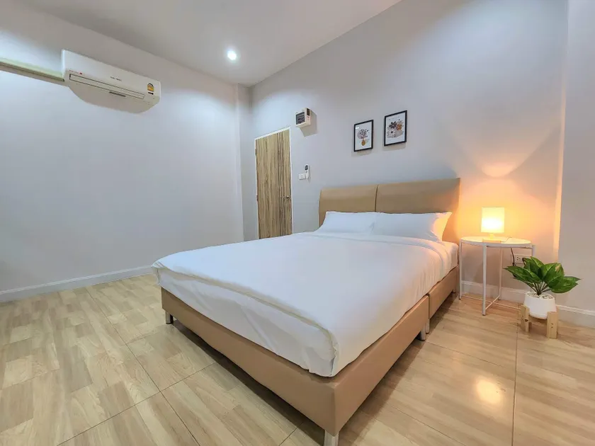 โรมแรมชวนชม Chuanchom Hotel - Image 1