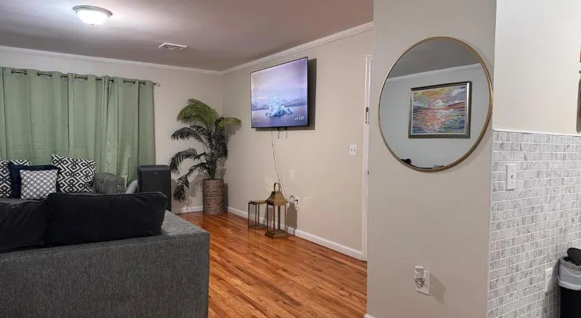Branch brook Park Elegant 3 bedroom by EWR Airport NYC - Image 1