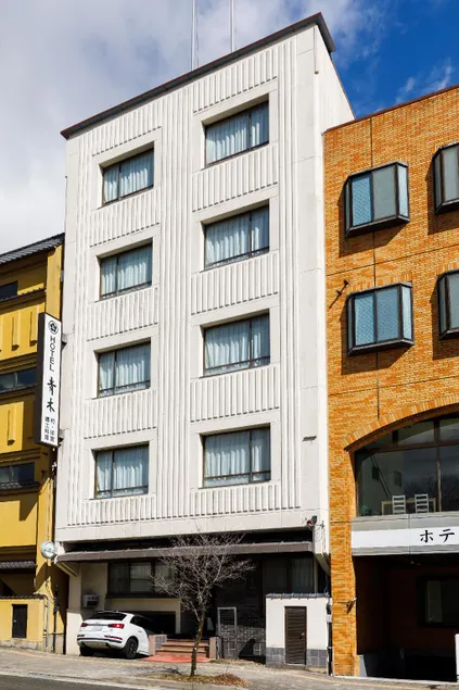 Aoki Hotel - Image 1