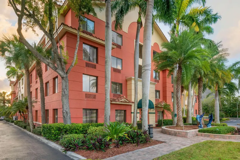 Best Western Plus Palm Beach Gardens Hotel & Suites and Conference Ct - Image 1