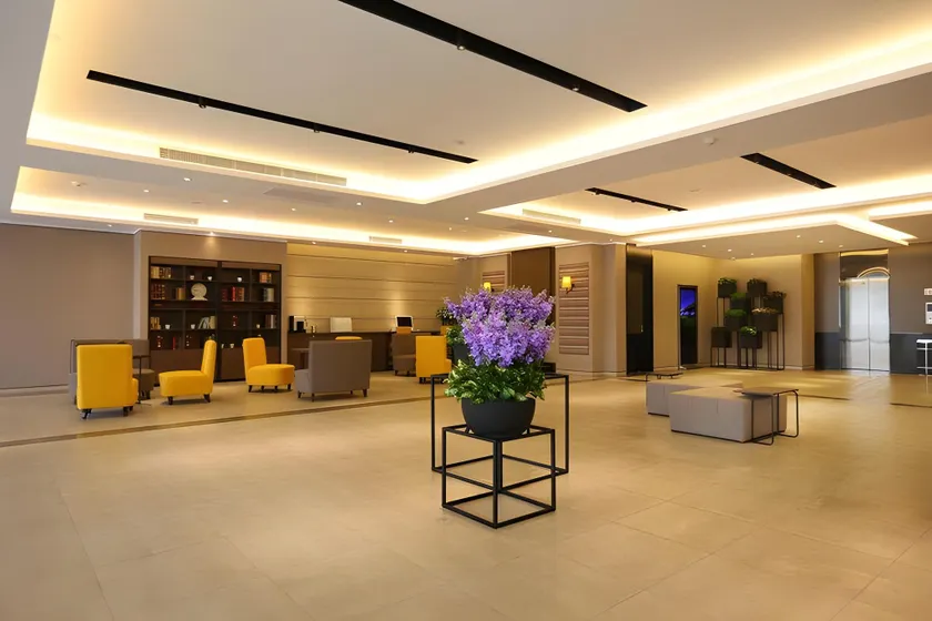 Home Inn Plus Tai'an Dongyue Street Renault - Image 1