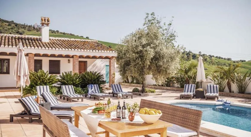 Cortijo Cantares by Rosas Cantares - Image 1