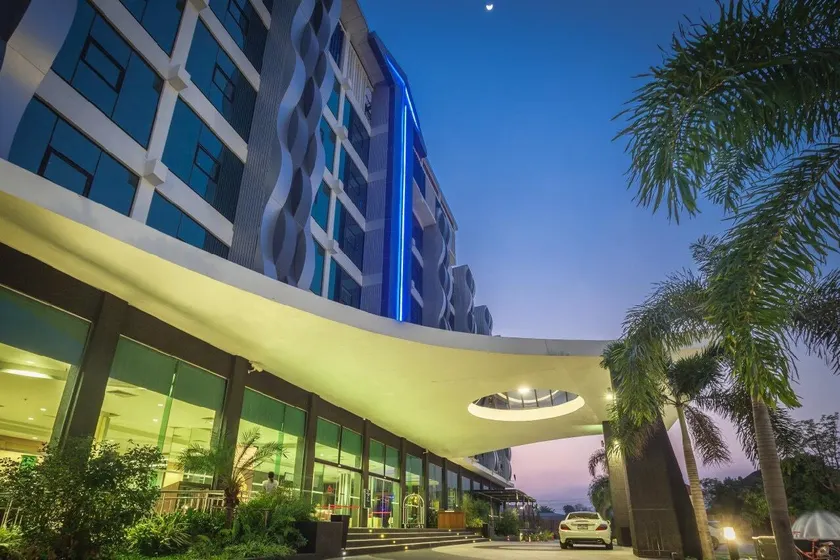 Alvarez Hotel - Image 1