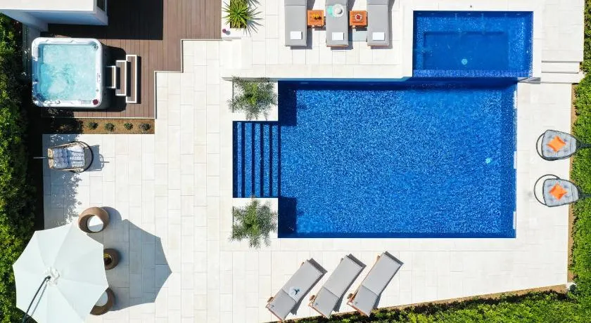 Villa Pino with Pool, Sauna & Jacuzzi - Image 1