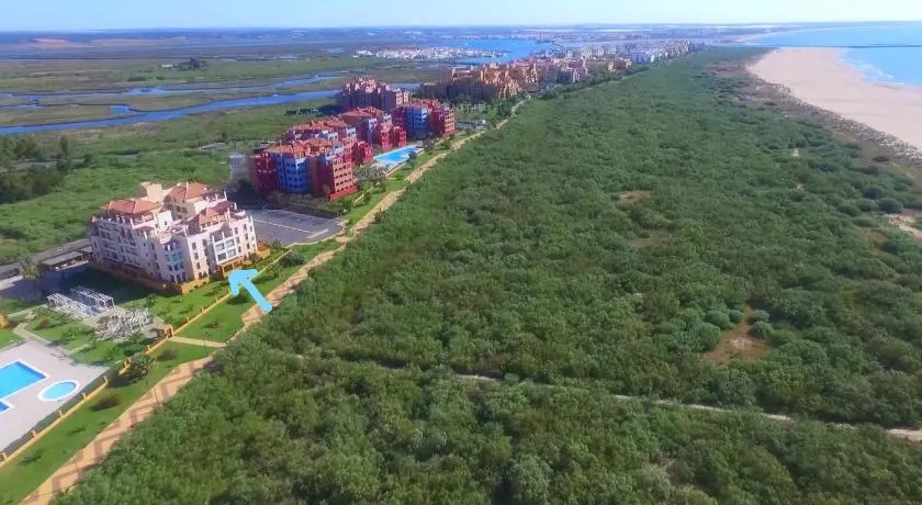 APARTAMENTO URBANIZACION DE LUJO EN PRIMERA LINEA DE PLAYA ISLA CANELA - Image 1