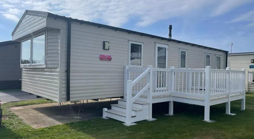 Sea Wagon Caravan - Image 1
