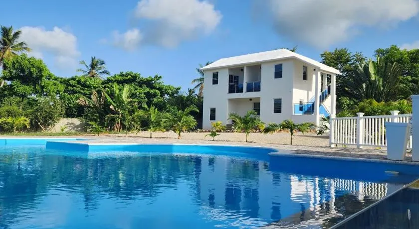 Bella Villa room with large pool and close to beach - Image 1