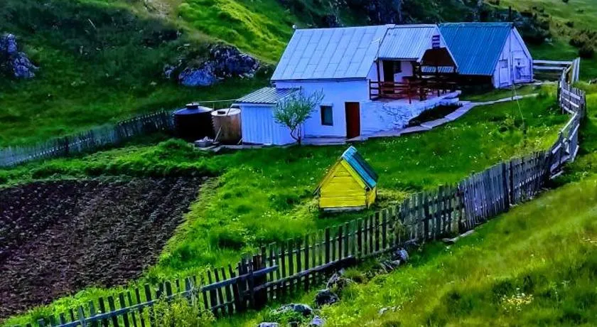 Weekend house in the Piva nature park - Image 1