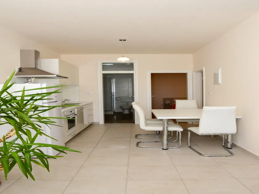 Tasteful Apartment Landscaped Garden - Image 1