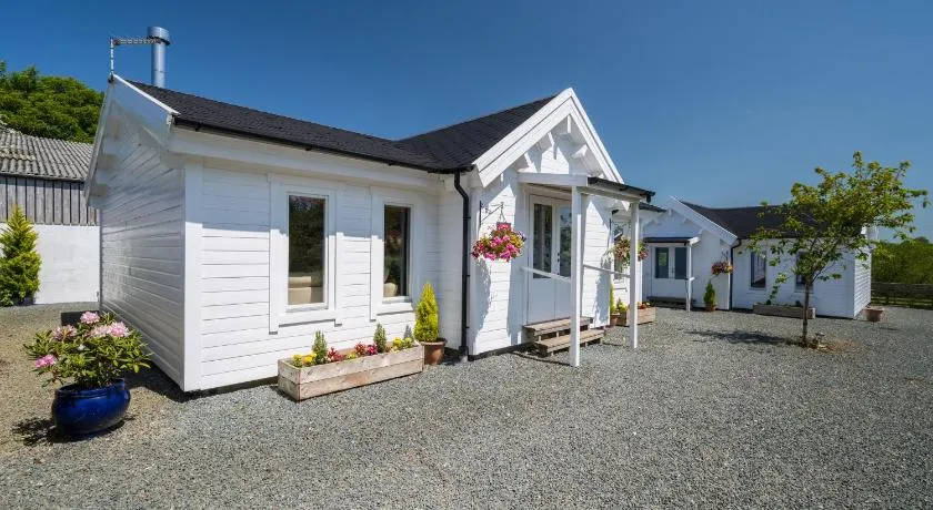 Eddington Lodge Cosy Cabin near Bude Beaches - Image 1